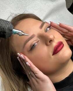 K𝐎𝐌𝐁𝐈 𝐁𝐑𝐎𝐖𝐒 𝐌𝐈𝐂𝐑𝐎𝐁𝐋𝐀𝐃𝐈𝐍𝐆13